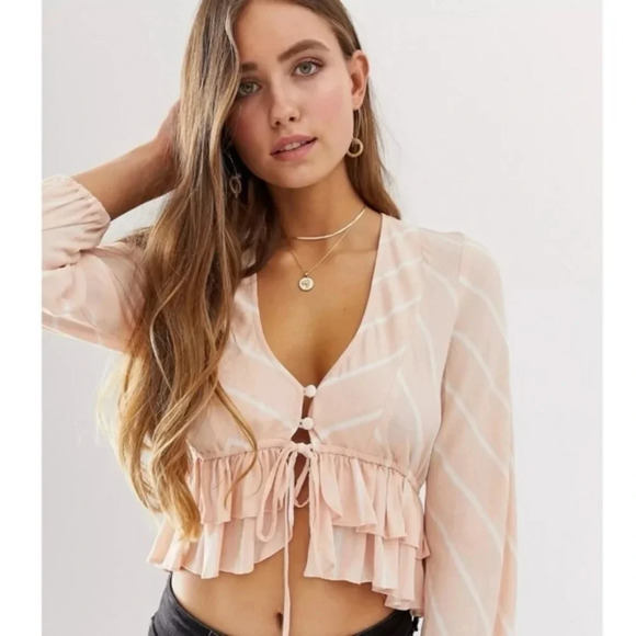 Free People Tops - Moving Sale! 💘 Free People Samifran Ruffle Top in Peach XS
